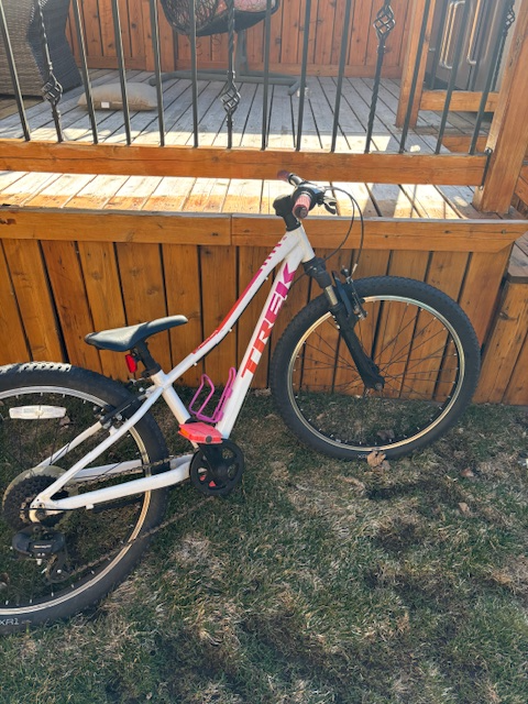 TREK 22 PRECALIBER 24 GIRLS BIKE