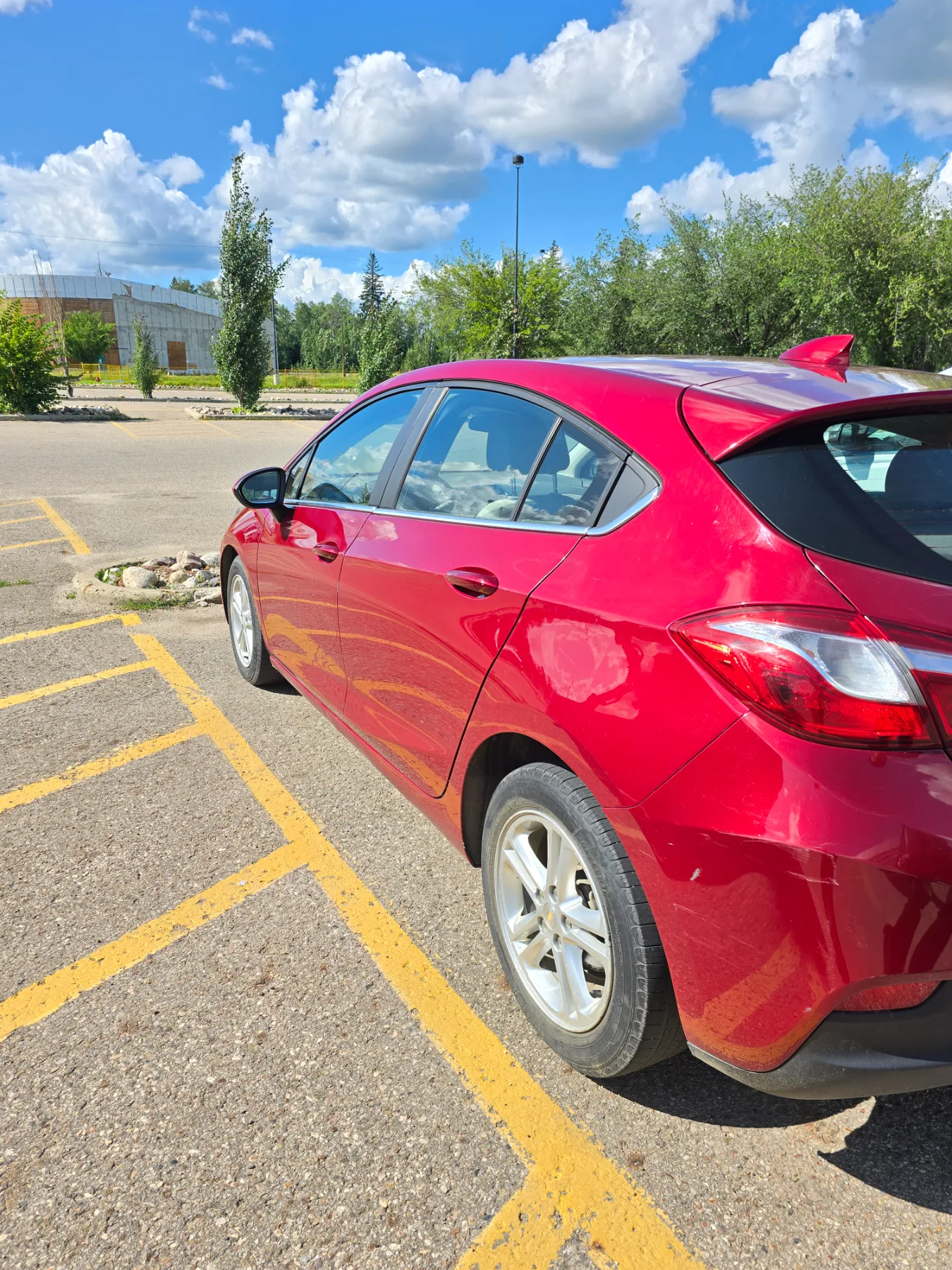 2018 Chevrolet Cruze Hatchback thumbnail 2